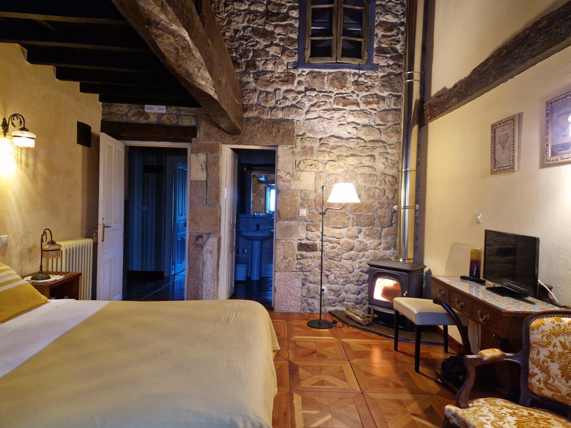Hotel La Casona De Barrio, Alto Campoo Barrio  エクステリア 写真